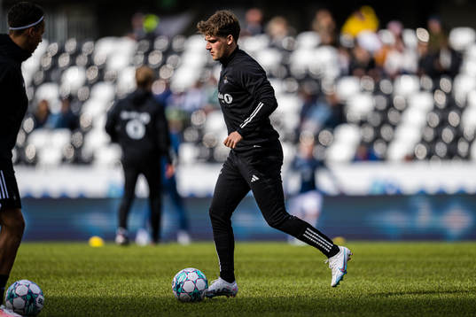 Carl Johan Holse of Rosenborg warms up