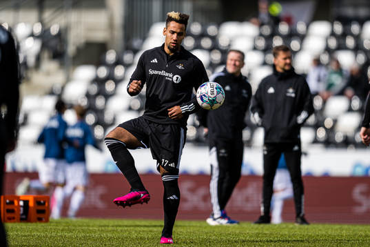 Isak Snær Thorvaldsson of Rosenborg warms up