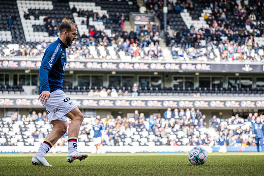 Zlatko Tripic of Viking warms up