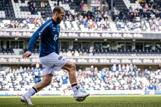 Zlatko Tripic of Viking warms up
