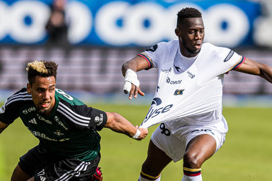 Isak Snær Thorvaldsson of Rosenborg and Djibril Thialaw
