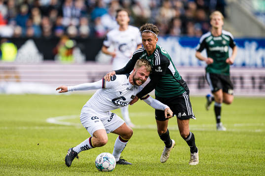 Sander Svendsen of Viking and Adrian Pereira of Rosenborg