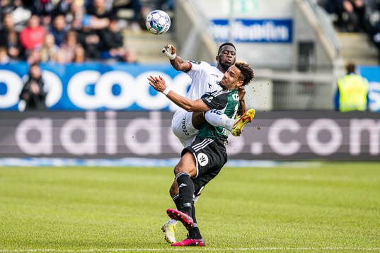 Djibril Thialaw Diop of Viking and Isak Snær Thorvaldsson
