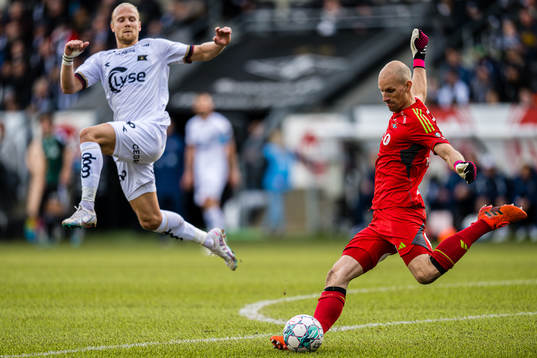 Lars-Jørgen Salvesen of Viking and Andre Hansen of
