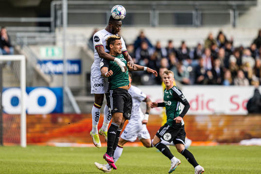 Djibril Thialaw Diop of Viking and Isak Snær Thorvaldsson