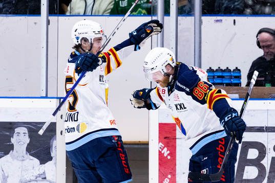Bläddra bland fler bilder av Ishockey, Hockeyallsvenskan, Semifinal 5, Björklöven - Djurgården