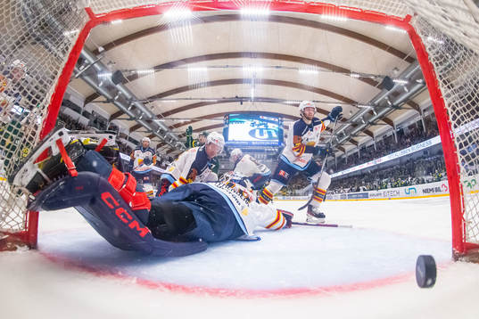 Björklövens Jacob Olofsson (ej i bild) gör 1-3