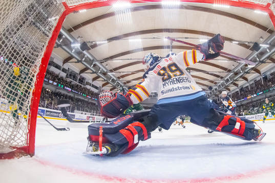 Björklövens Scott Pooley gör 2-4 bakom Djurgårdens