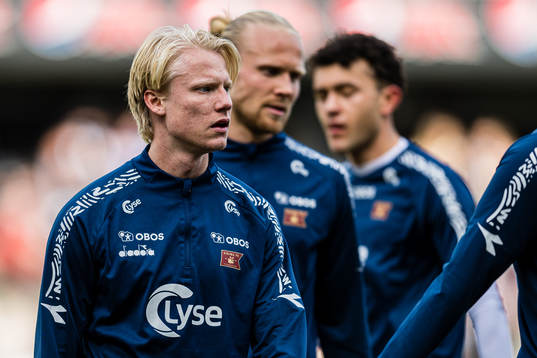 Harald Nilsen Tangen of Viking warms up
