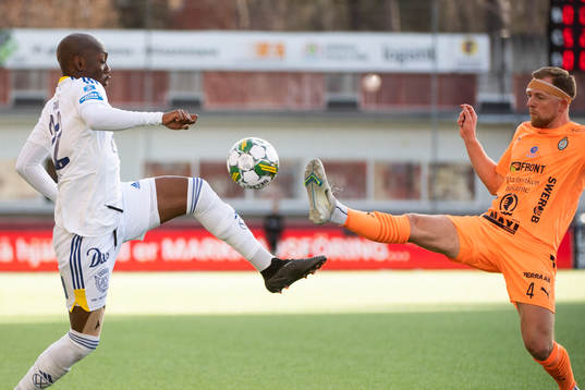 GIF Sundsvalls Moonga Simba och AFC Eskilstunas Jesper Modig