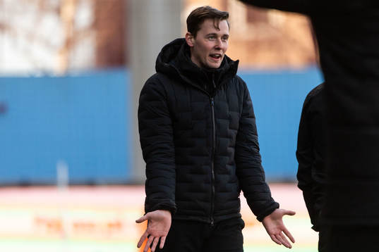 GIF Sundsvalls tränare Douglas Jakobsen reagerar