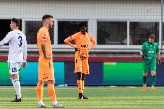 AFC Eskilstunas Robin Sundgren och Hussein Mohammed deppar