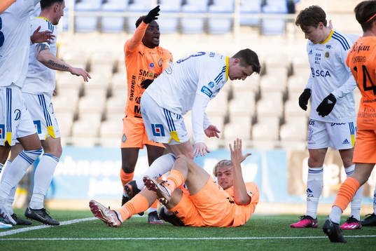 AFC Eskilstunas Mattis Adolfsson, Aliyu Yakubu och GIF