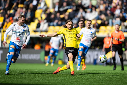 Värnamos Gustav Engvall och Mjällbys Tom Pettersson