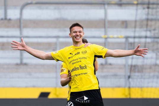 Mjällbys Arvid Brorsson jublar