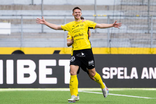 Mjällbys Arvid Brorsson jublar