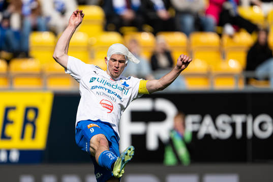 Värnamos Oscar Johansson med bandage om huvudet