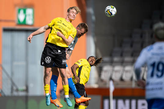 Mjällbys Max Fenger och Värnamos Victor Eriksson