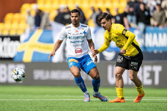 Värnamos Wenderson Oliveira do Nascimento och Mjällbys