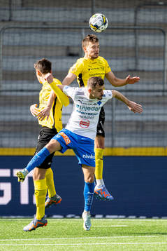 Mjällbys Colin Rösler och Värnamos Ajdin Zeljkovic