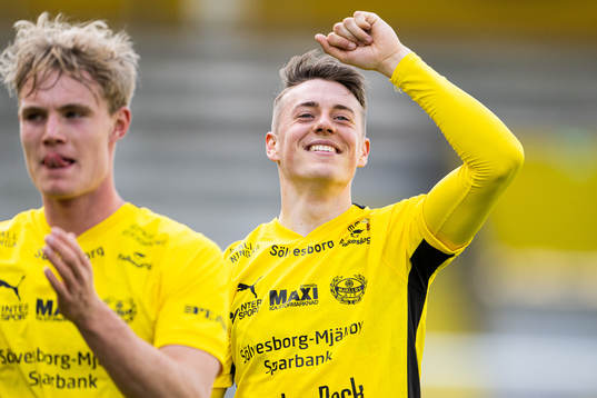 Mjällbys Elliot Stroud jublar