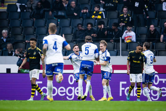 IFK Norrköpings Christoffer Nyman jublar med Vito