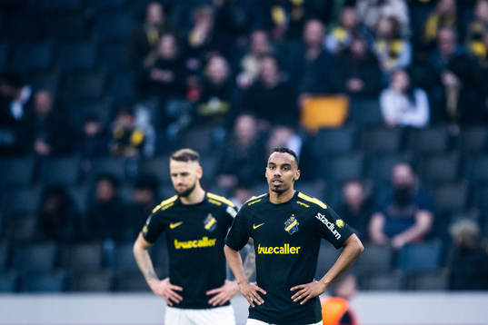 AIKs Alexander Milosevic och Bilal Hussein deppar