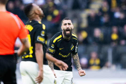 AIKs Jimmy Durmaz reagerar mot Abdussalam Magashy