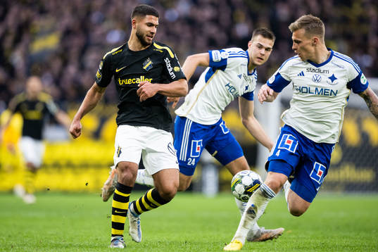 AIKs Omar Faraj mot IFK Norrköpings Wille Jakobsson och
