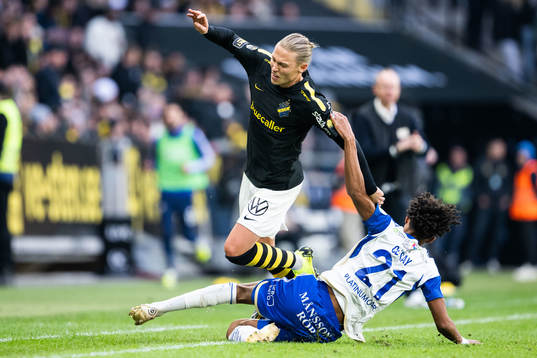 AIKs Viktor Fischer och IFK Norrköpings Jesper Ceesay