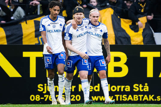 IFK Norrköpings Arnor Sigurdsson jublar med Jesper Ceesay