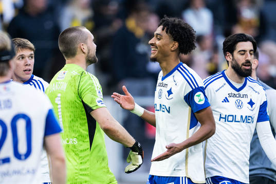 IFK Norrköpings målvakt Oscar Jansson och Jesper Ceesay