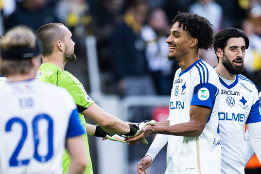 IFK Norrköpings målvakt Oscar Jansson och Jesper Ceesay