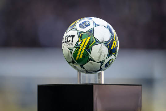 Matchbollen på ett podium
