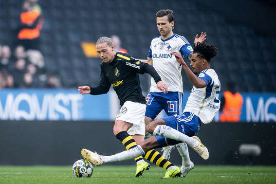 AIKs Viktor Fischer och IFK Norrköpings Jesper Ceesay