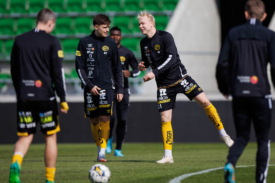 Elfsborgs Besfort Zeneli och André Boman före