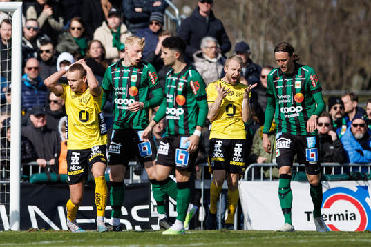 Elfsborgs Gustav Henriksson och Johan Larsson deppar