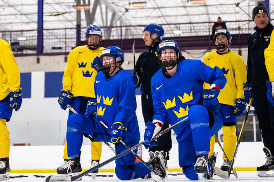 Annie Silén and Linnéa Andersson of Sweden at a practice