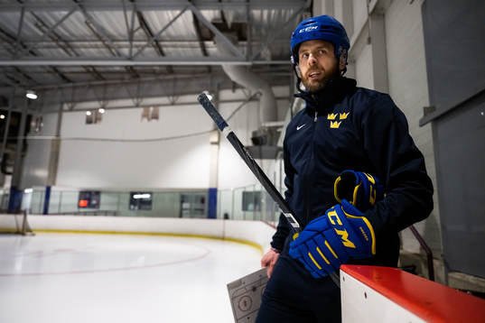 Head coach Ulf Lundberg of Sweden at a practice session the