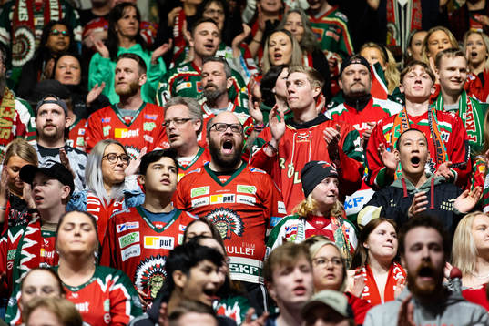 under semifinal sex i SHL mellan Frölunda och Växjö