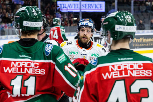Växjös Brian Cooper mot Frölundas Erik Borg och Tom