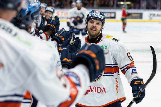 Växjös Manuel Ågren jublar