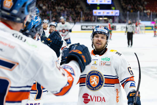 Växjös Manuel Ågren jublar