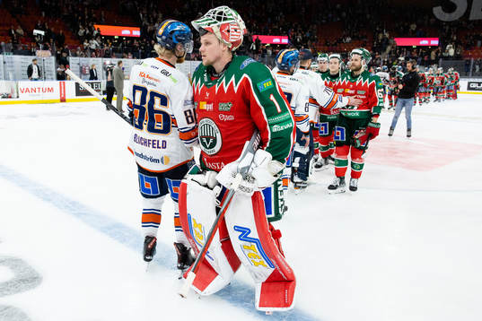 Frölundas målvakt Lars Johansson  deppar