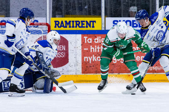 Leksands målvakt Gustaf Albihn och Rögles Jonathan Larsson