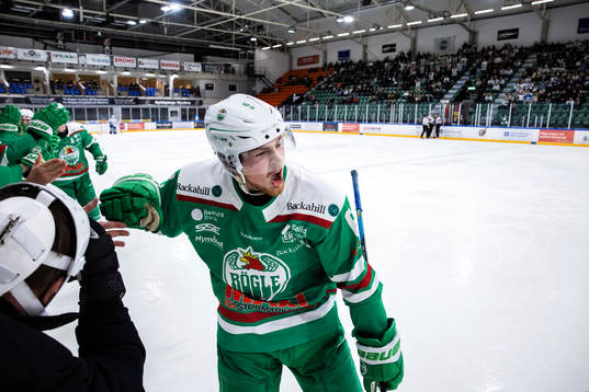 Rögles Max Kroon jublar