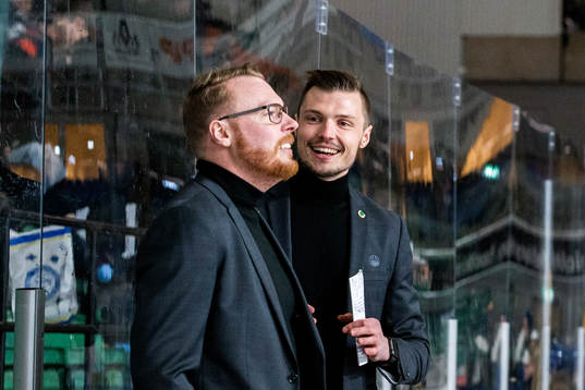 Rögles assisterande tränare Linus Karlsson och Rögles