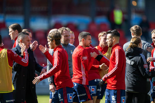 Östers tränare Srdjan Tufegdzic och spelare