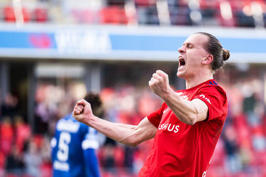 Östers Jesper Jonasson Westermark jublar