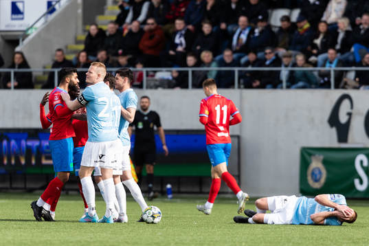 Helsingborgs Amin Al-Hamawi och Benjamin Acquah mot Gefles
